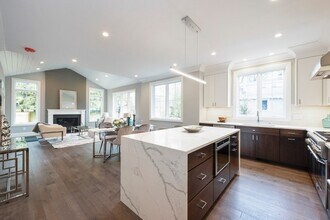 962 Walnut St in Newton, MA - Building Photo - Building Photo