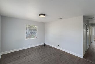 5846 Castle Lk Dr in San Antonio, TX - Building Photo - Building Photo
