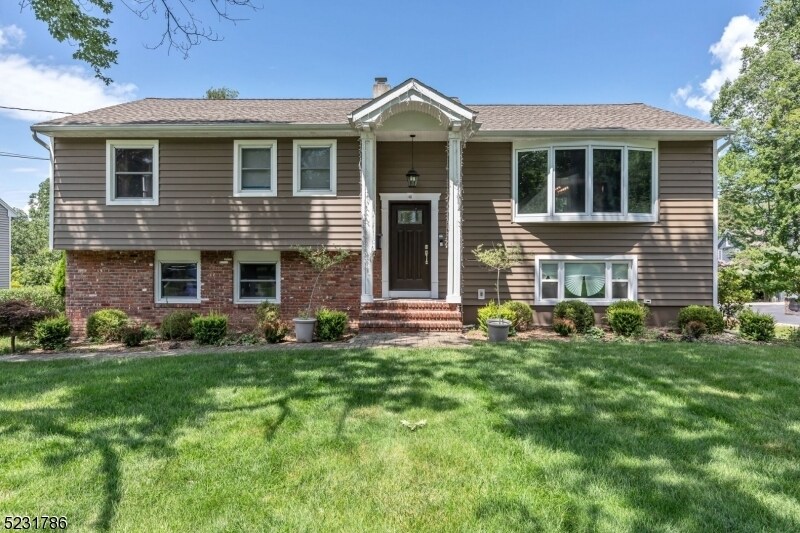 48 Hillcrest Ave in Berkeley Heights, NJ - Building Photo