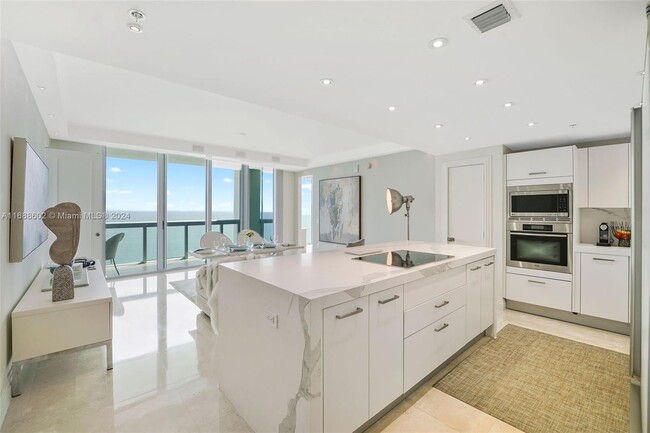 6899 Collins Ave in Miami Beach, FL - Building Photo - Building Photo