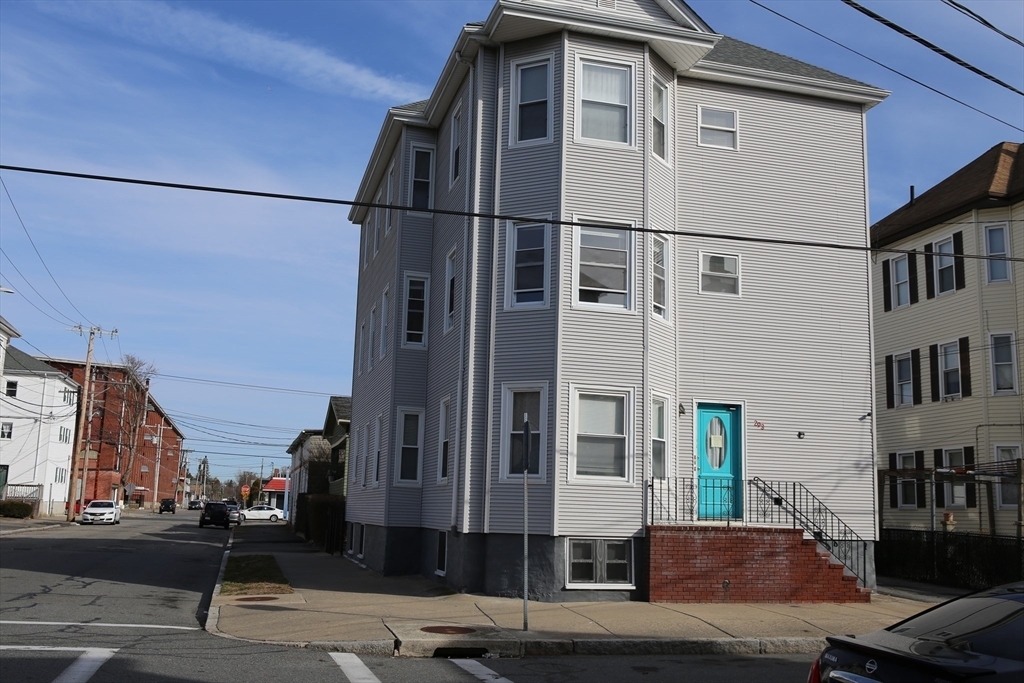 293 Tinkham St in New Bedford, MA - Building Photo