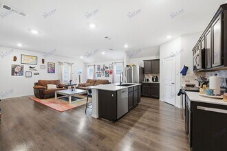 1212 Briar Hl Dr in Denton, TX - Building Photo - Building Photo