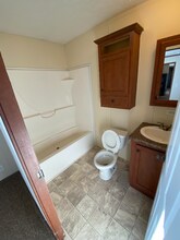 1852 Collins Ct in Milford, MI - Foto de edificio - Building Photo