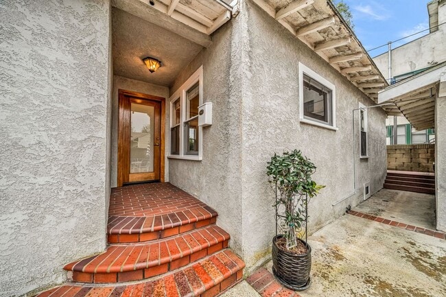 property at 239 1/2 Coronado Ave