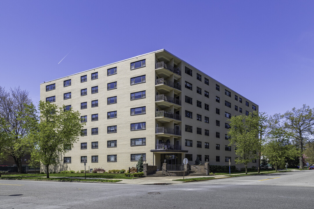 Terrill Manor in Hackensack, NJ - Foto de edificio