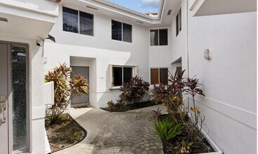 992 NW 93rd Ave in Plantation, FL - Building Photo - Building Photo