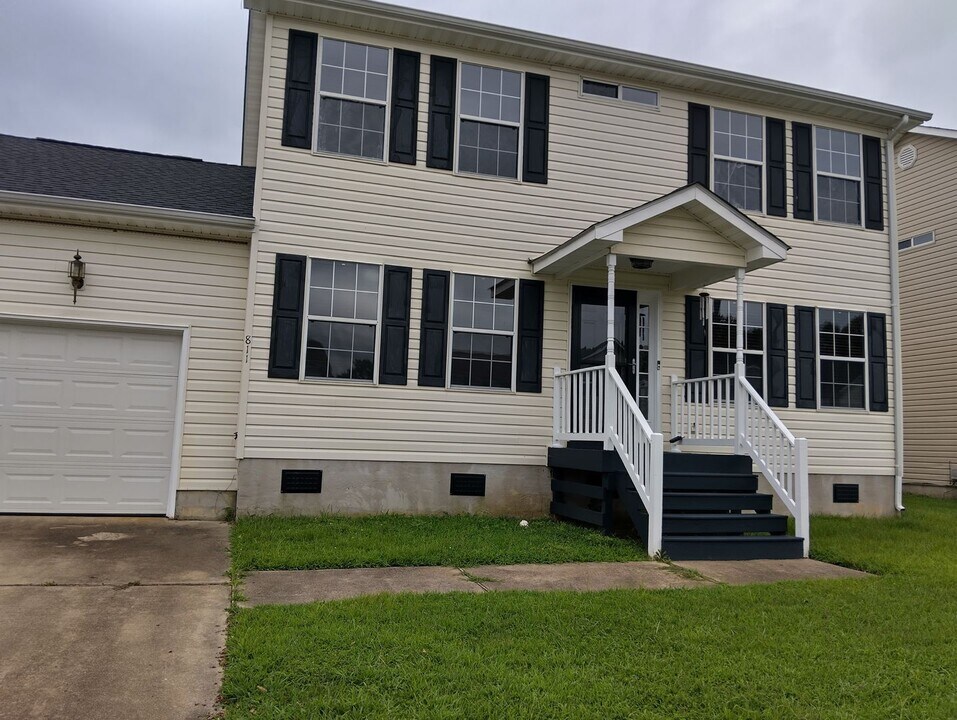 811 Rilee Dr in Suffolk, VA - Foto de edificio