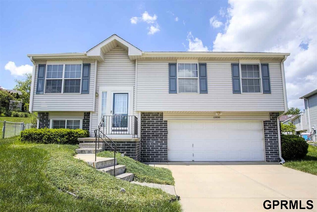 13520 Westport Cir in Bellevue, NE - Building Photo