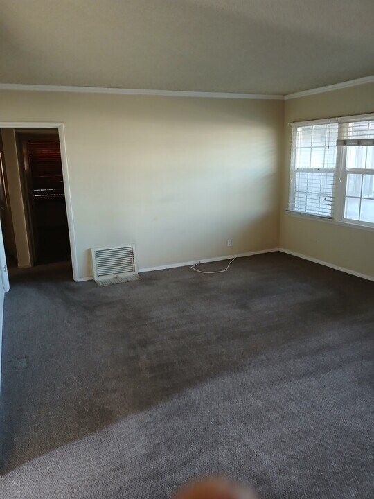 3316 1/2 W 77th St, Unit 3316 in Los Angeles, CA - Building Photo