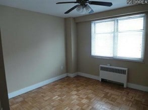 11820 Edgewater Dr, Unit 306 in Lakewood, OH - Foto de edificio - Building Photo