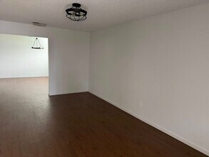 5310 Wallaby Way in North Highlands, CA - Building Photo - Building Photo