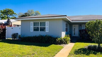 1260 SW 32nd St in Fort Lauderdale, FL - Building Photo
