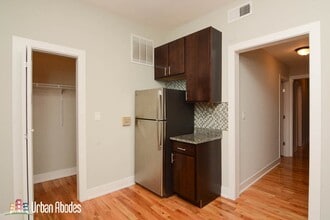 636 W Oak St, Unit A02C in Chicago, IL - Building Photo - Building Photo