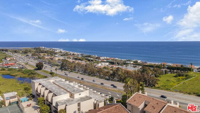 23910 De Ville Way in Malibu, CA - Building Photo - Building Photo