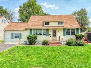 25 Adams St in Iselin, NJ - Building Photo - Building Photo