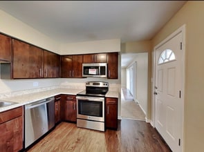 569 Germaine Ln in Elk Grove Village, IL - Building Photo - Building Photo