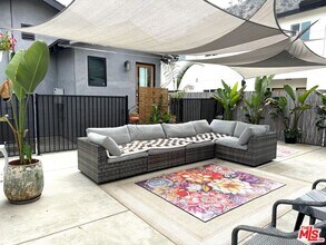 2241 1/2 Harwood St in Los Angeles, CA - Building Photo - Building Photo