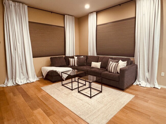 13019 Park Pl, Unit 403 in Hawthorne, CA - Foto de edificio - Building Photo