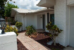 1283 S Disston Ave in Tarpon Springs, FL - Building Photo
