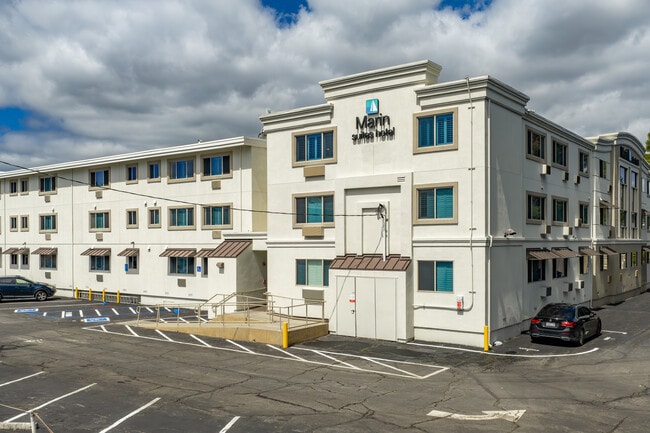 Newly Renovated Corte Madera Two Bedroom with Pool, Elevator, AC