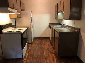 3206 Pine Rd NE in Bremerton, WA - Foto de edificio - Building Photo