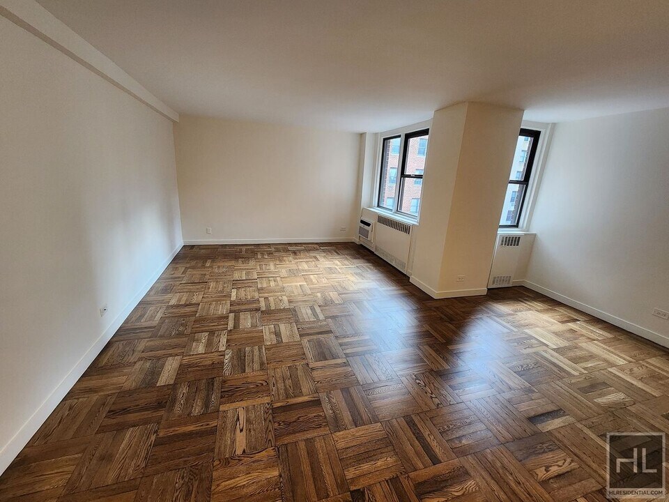 East 79th Street in New York, NY - Building Photo