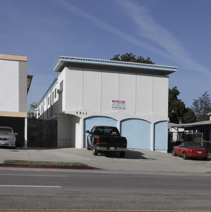 5911 Laurel Canyon Blvd in North Hollywood, CA - Building Photo