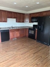 2710 24th Ave W in Williston, ND - Foto de edificio - Building Photo