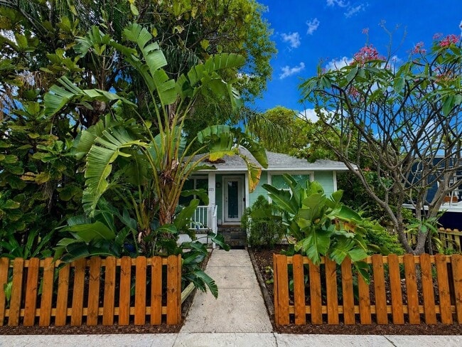 property at 221 S M St