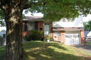 979 Glasgow St in Pottstown, PA - Building Photo