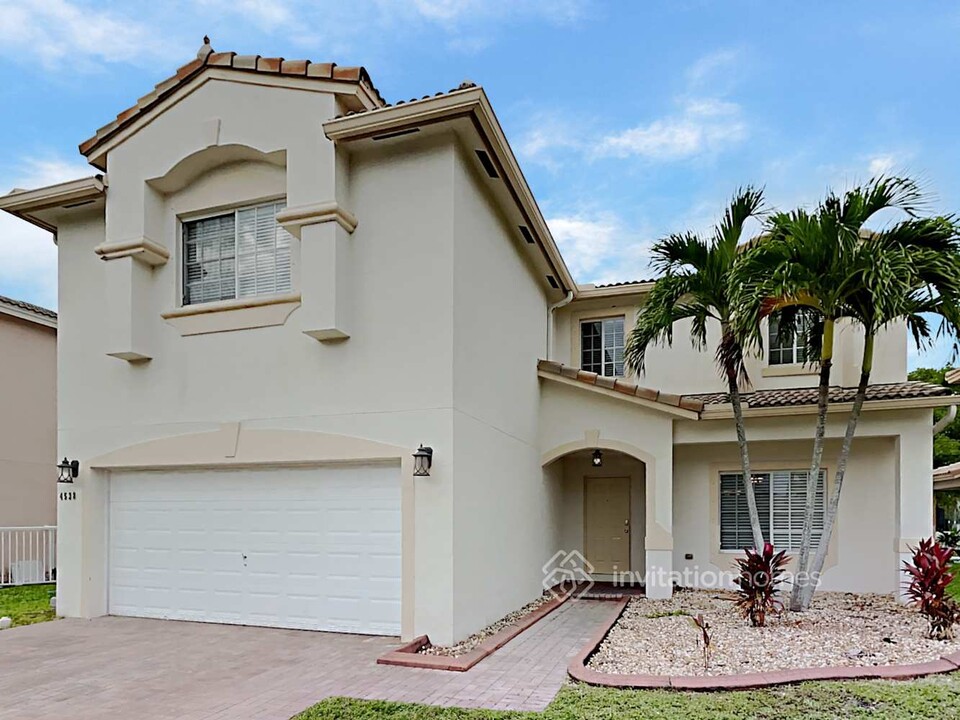 4538 SW 129th Ave in Miramar, FL - Foto de edificio