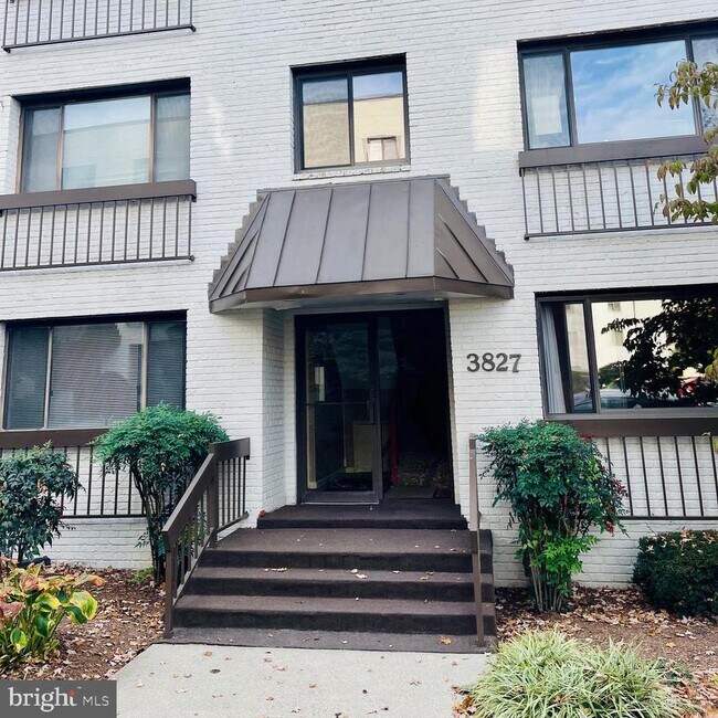 property at 3827 Davis Pl NW