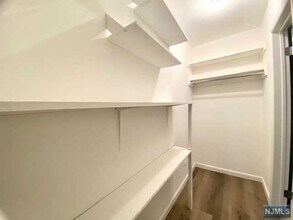 12 Burdette Ct-Unit -4 in Edgewater, NJ - Foto de edificio - Building Photo