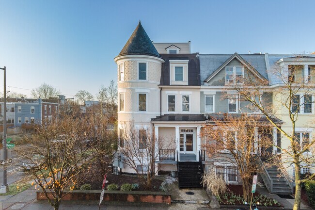 700 Quincy St NW in Washington, DC - Foto de edificio - Building Photo