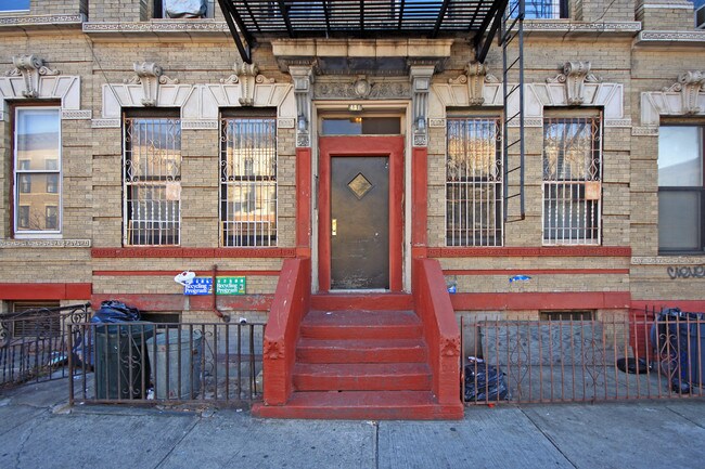 421 Rogers Ave in Brooklyn, NY - Foto de edificio - Building Photo