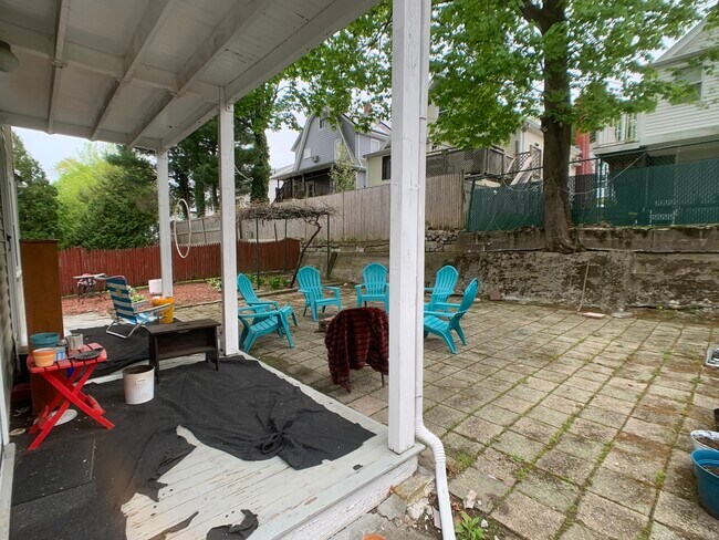 120 Nonantum St, Unit 1 in Boston, MA - Foto de edificio - Building Photo