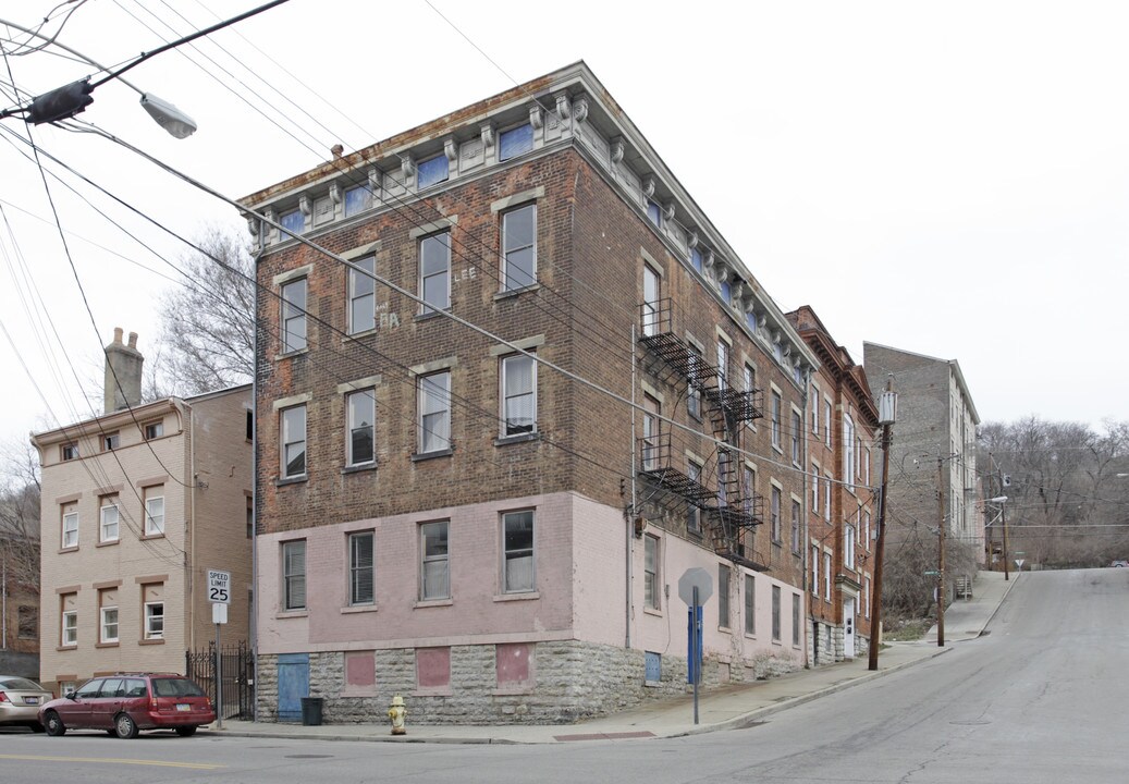 150 E Clifton Ave in Cincinnati, OH - Foto de edificio