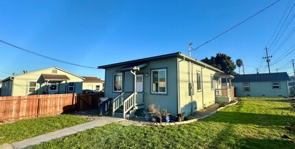 16 Grove St in Watsonville, CA - Building Photo - Primary Photo