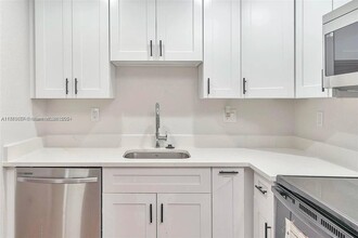 5311 NE 10th Ave in Pompano Beach, FL - Building Photo - Building Photo