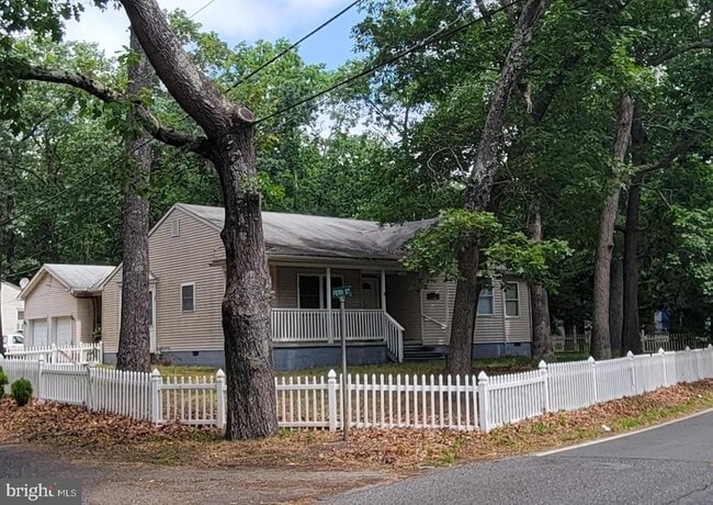 property at 2401 N Lakeshore Dr