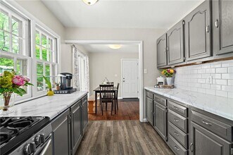 9720 England Dr in Overland Park, KS - Building Photo - Building Photo