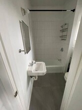 1382 Center Ave in West View, PA - Foto de edificio - Building Photo