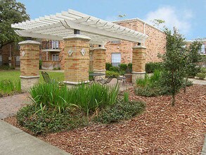Serena Heights Apartments in Houston, TX - Building Photo - Building Photo