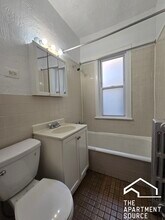 4931 N Whipple St in Chicago, IL - Foto de edificio - Building Photo