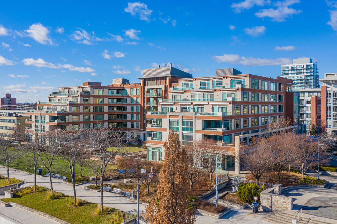 The Regatta in Mississauga, ON - Building Photo