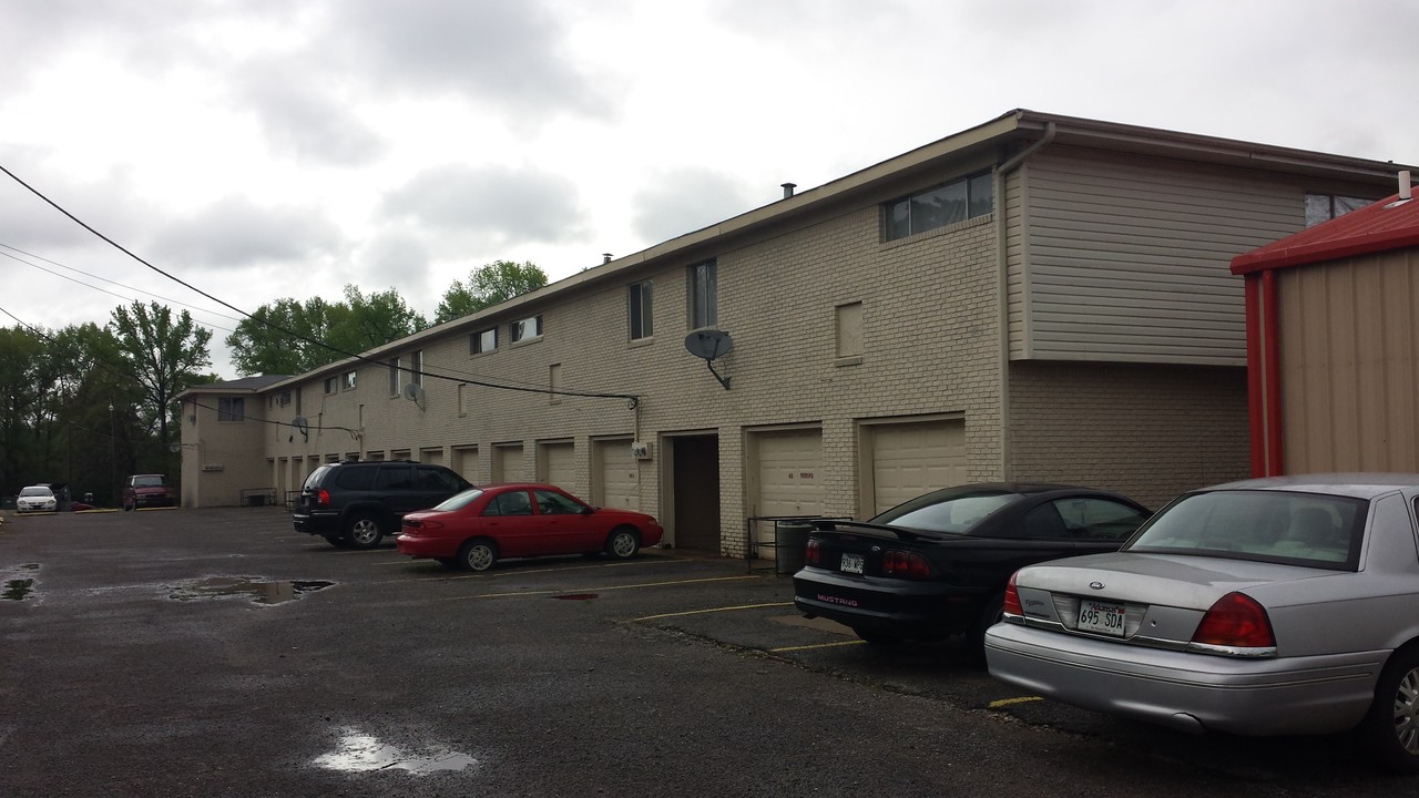 Melody Lane Apartments in Searcy, AR - Building Photo