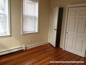 25 Chelsea St, Unit 3 in Boston, MA - Building Photo - Building Photo