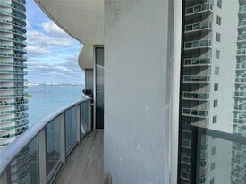 488 NE 18th St in Miami, FL - Building Photo