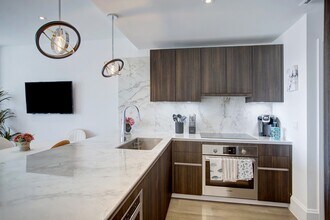 1701 Hermann Dr in Houston, TX - Building Photo - Building Photo