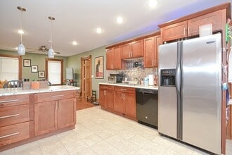 142 Washington St, Unit 1 in Gardner, MA - Foto de edificio - Building Photo